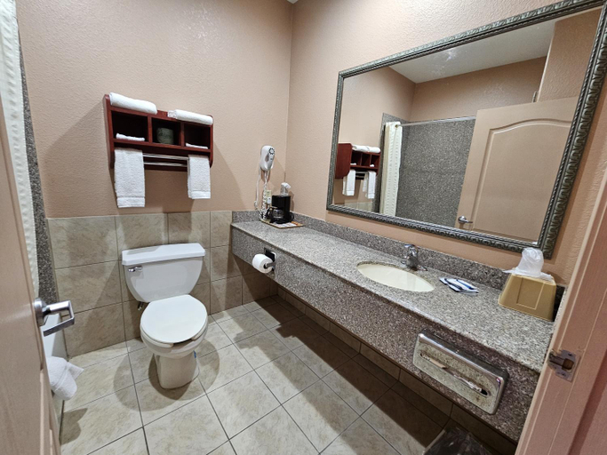 Bathroom 5, Budgetel Inn and Suites, Robertson