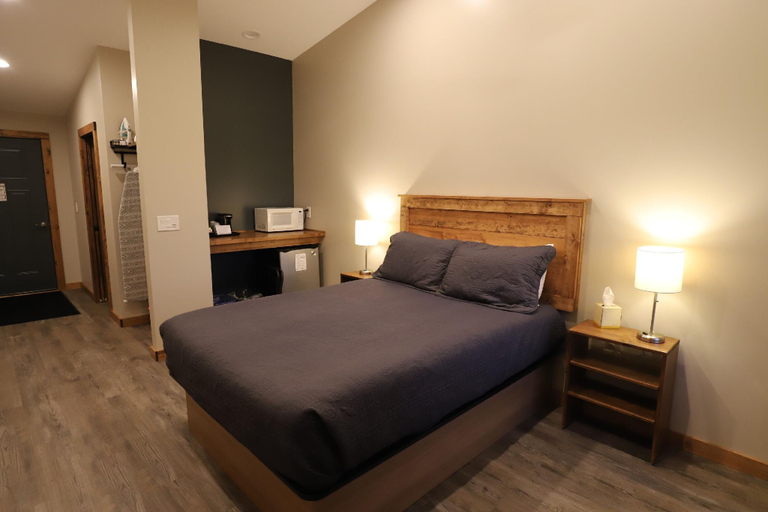 Bedroom 3, Lakeside Resort, Schuyler