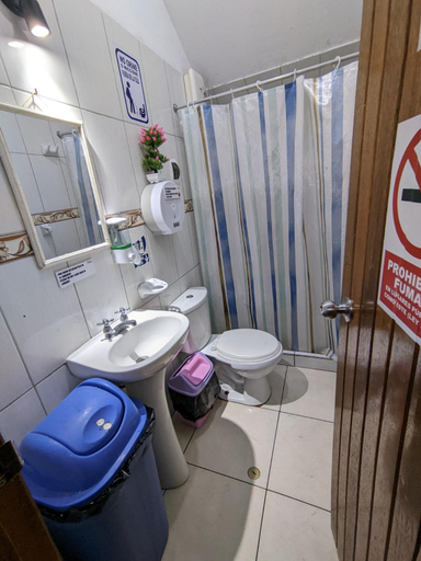 Bathroom, Passion Hostel - Barranco, Lima