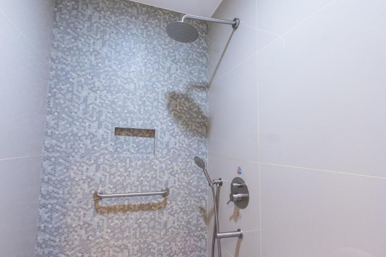 Bathroom 5, Hotel Sogo Guadalupe, Makati City