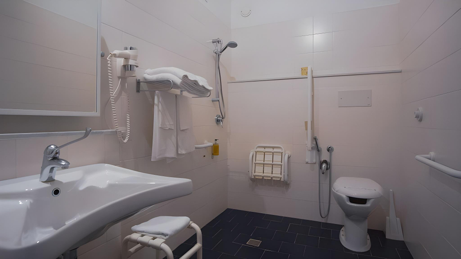 Bathroom 5, Mistral2 Hotel, Oristano