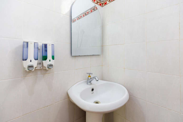 Bathroom 5, Nyuh Kadah Guest House, Klungkung