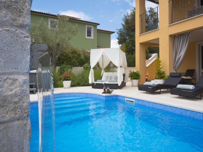 Sport & Beauty 2, Villa in Rakalj near Beaches with Pool, Marčana