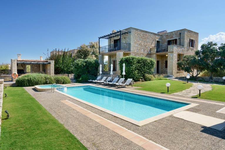 Sport & Beauty 2, Stone Built Private villa Emerald with pool, 30m to Beach & BBQ!, Crete