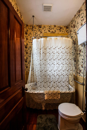 Bathroom 2, Hollerstown Hill Bed and Breakfast, Frederick