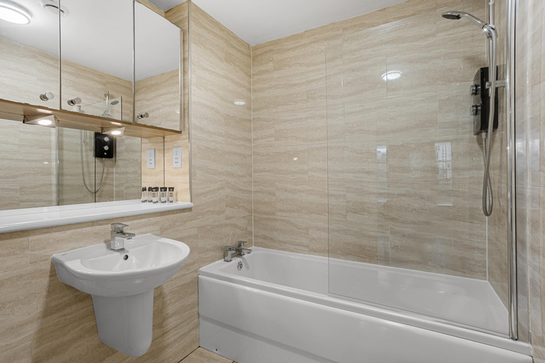 Bathroom 2, Bookbinders Apartments Leeds City Centre, Leeds
