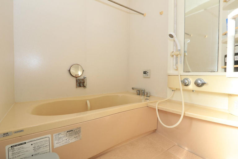 Bathroom 2, Guesthouse Irago, Tahara