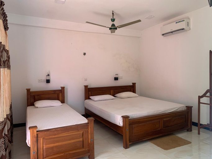 Bedroom 4, Deshani Holiday Inn, Dambulla