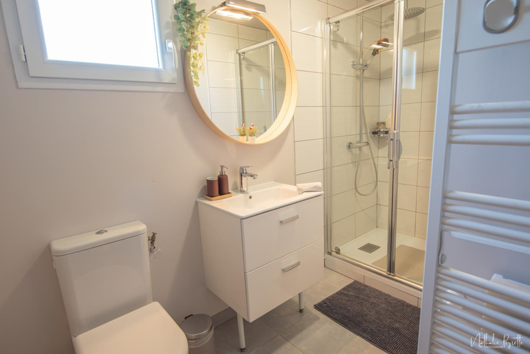 Bathroom, Le lodge sur pilotis, Pyrénées-Atlantiques