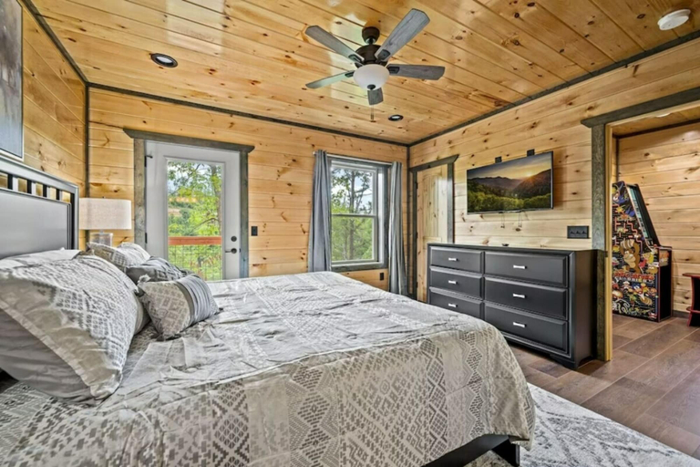 Room 5, Smoky Top Cabin, Sevier