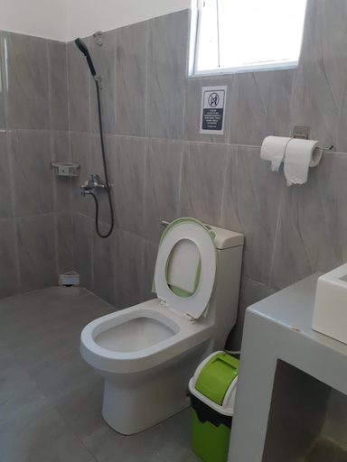 Bathroom 2, Siril Guesthouse Hostel, Nuwara Eliya