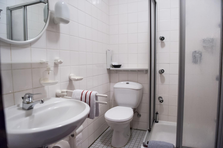 Bathroom 4, Weigands Hotel Peter, Kassel