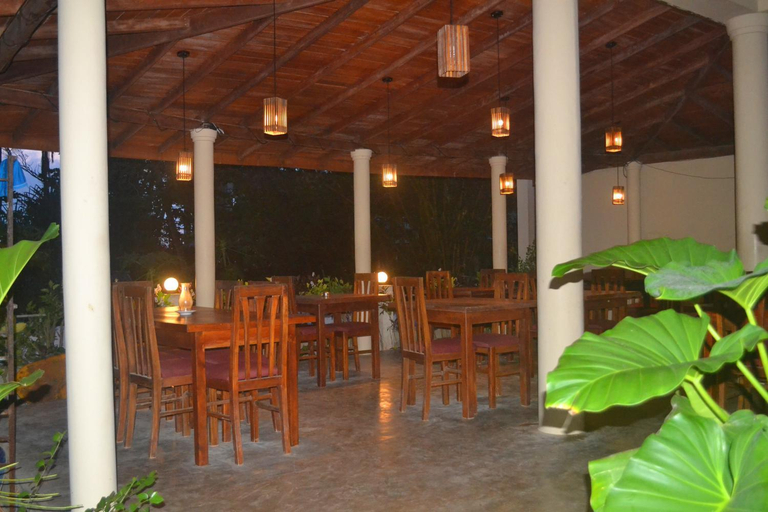 Food & Drinks, Surf Lanka Hotel, Matara Four Gravets
