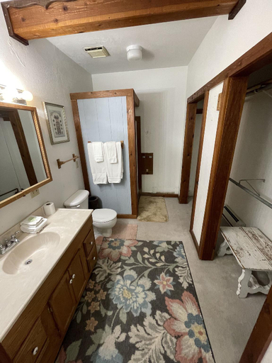 Bathroom, Adventures Vacation Rentals, Bannock