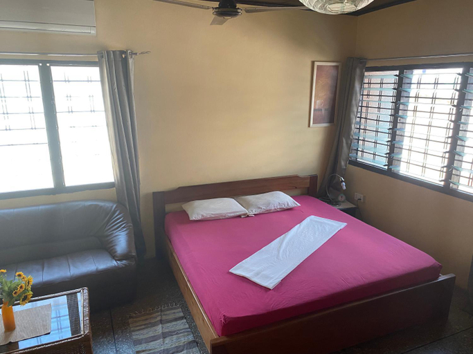 Bedroom 2, Royal German Guest House, Tema
