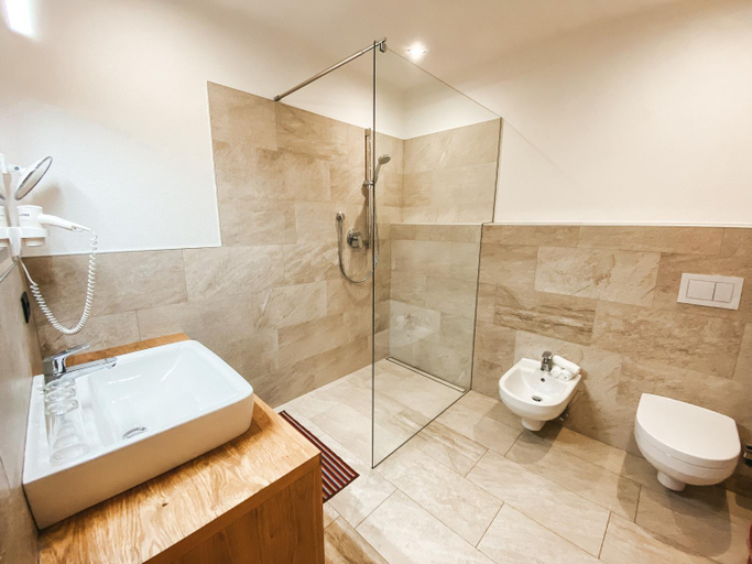 Bathroom 3, Hotel Elisabeth Panorama, Bolzano