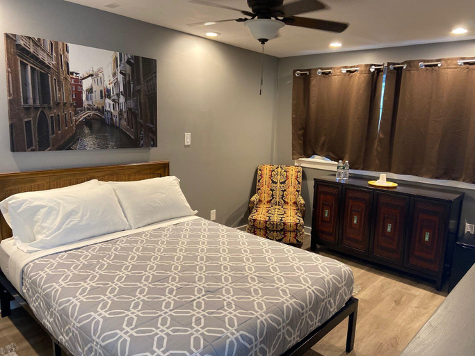 Bedroom 3, Nightshade Inn & Gardens, Onondaga