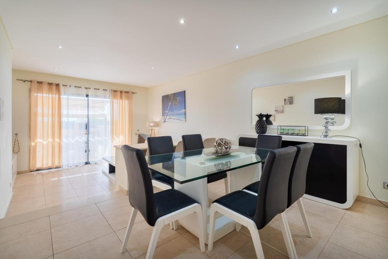 Others 4, Stunning Villa with Pool, Albufeira