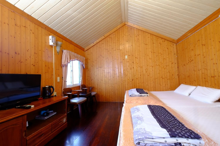 Bedroom 2, Dahudi Wooden House Homestay, Yulin