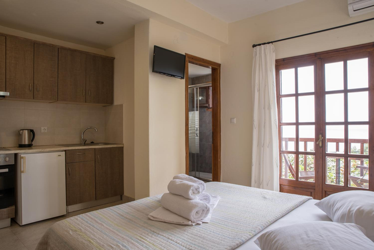 Bedroom 1, To Mpalkoni, Thessaly