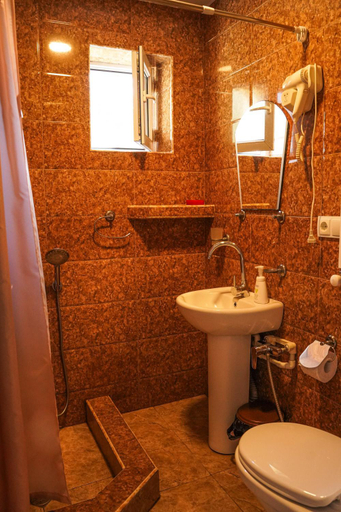 Bathroom 3, Family Hotel 7 Sisters, Kazbegi