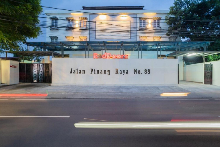 Exterior & Views 2, RedDoorz Plus @ Pondok Labu, South Jakarta