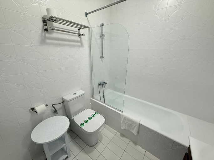 Bathroom 2, Agi Peater Center, Girona