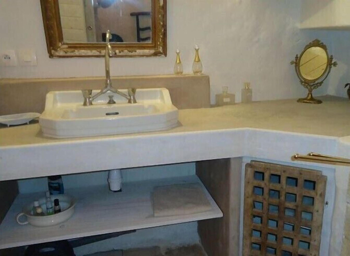 Bathroom 3, Les chambres d'Elise, Gard