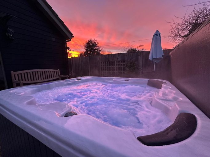Sport & Beauty, Saving Grace with private hot tub, Norfolk
