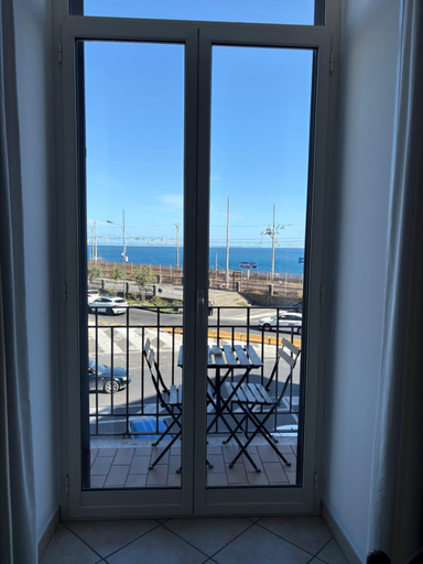 Others 2, Sea View Apartment, Catania