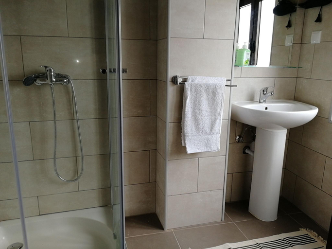 Bathroom, Good Vibes - Lagos Guesthouse, Lagos