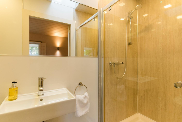 Bathroom 2, Irvine Bay, North Ayrshire