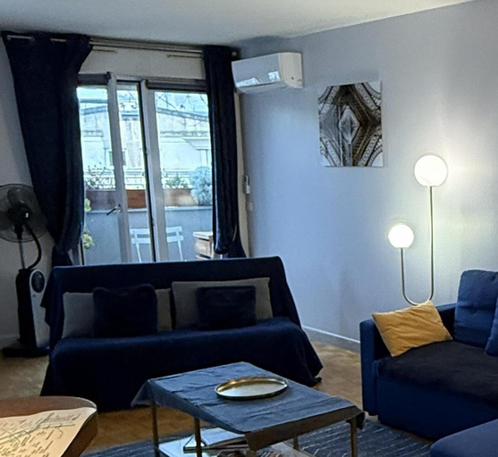 Others 2, Blue Haven Sevres, Hauts-de-Seine