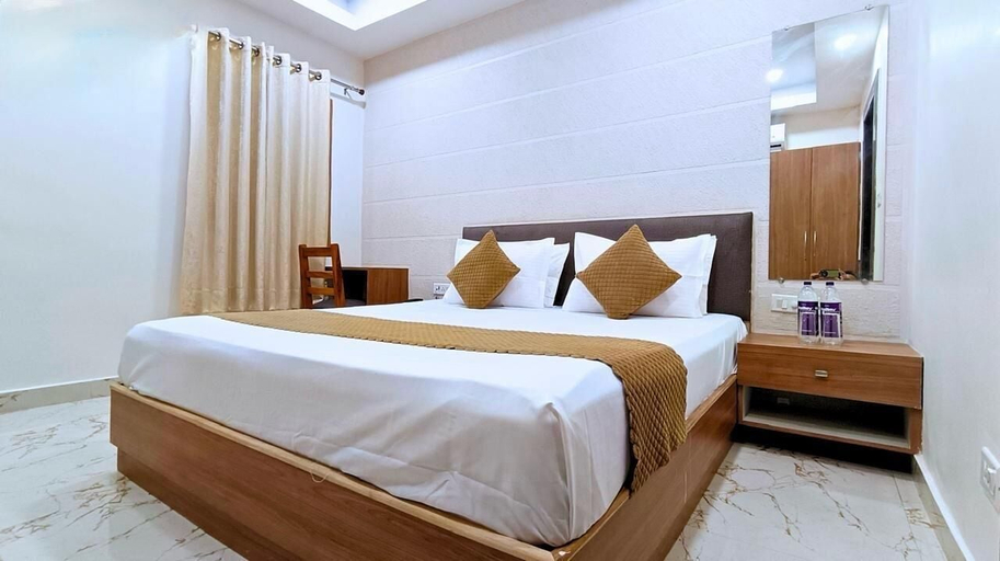 Room 2, White Panda Hotels Royal Inn, Dehradun