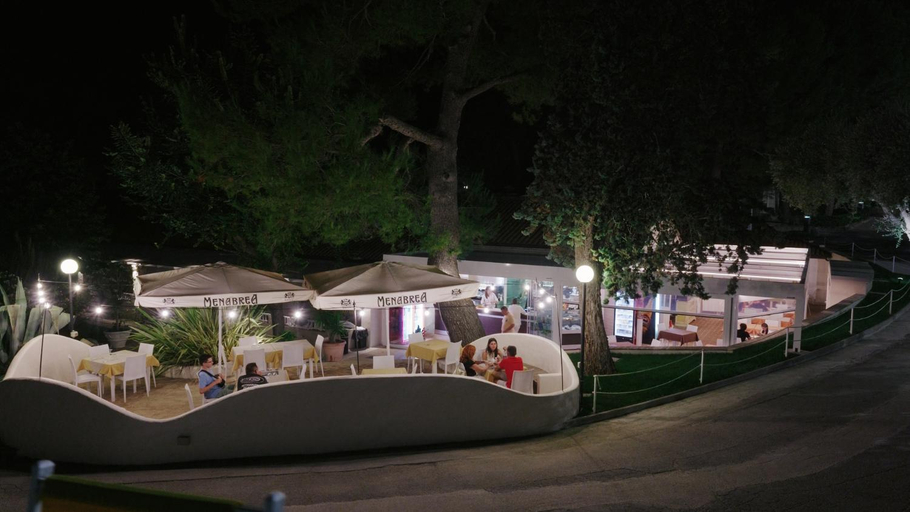 Food & Drinks 4, Green Garden Village con piscina, spiaggia riservata e parcheggio, Ancona