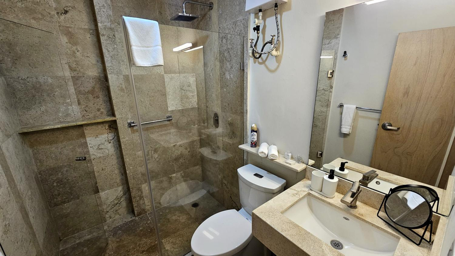 Bathroom 4, Hotel Casa Condesa Michoacan 113 by Riberana, Mexico City
