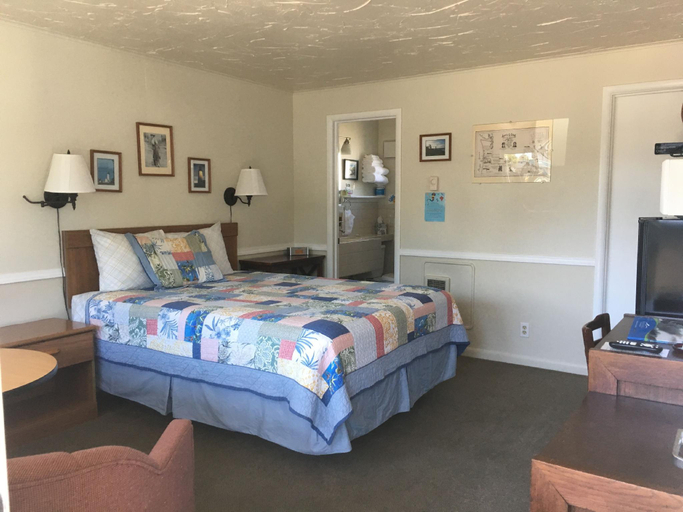 Bedroom 2, Mermaid Inn, Pacific
