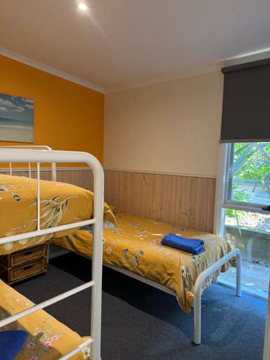 Bedroom 2, Mallacoota Log cabins, E. Gippsland - Orbost