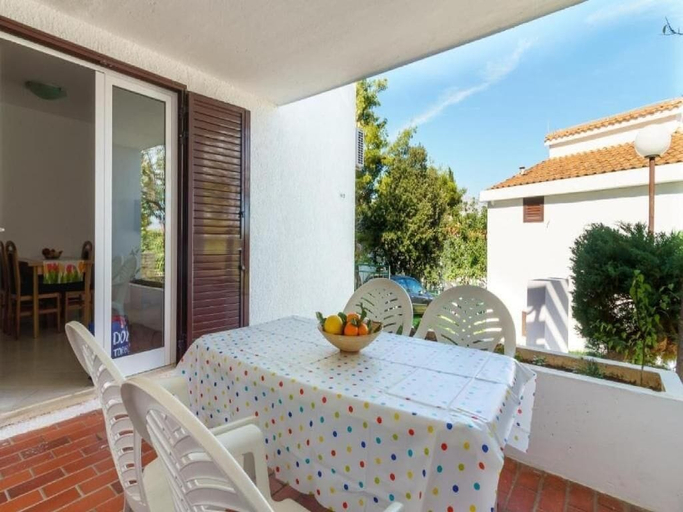 Outdoor dining 4, Lumbarda Resort Apartments, Lumbarda