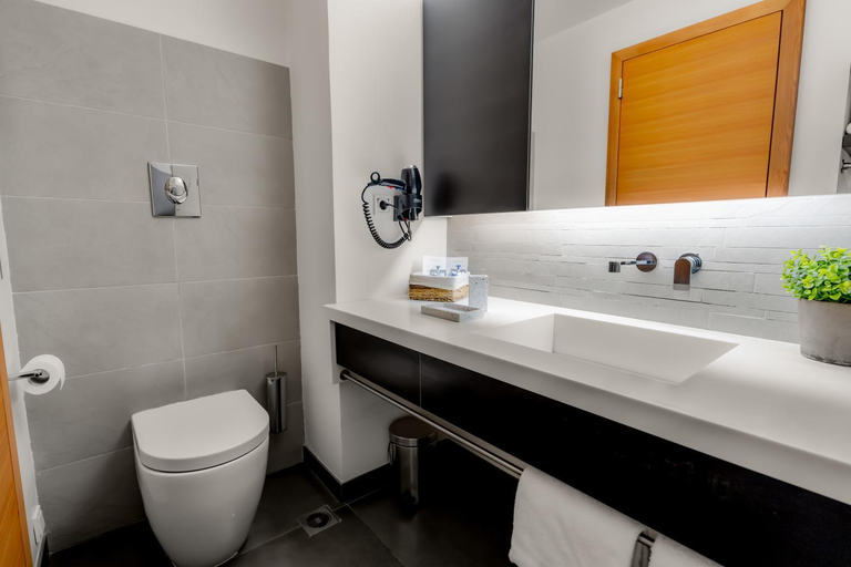 Bathroom 2, Orizontes View Hotel, West Greece