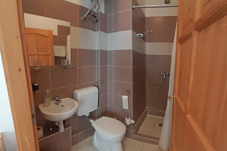 Bathroom 2, Haramia Csapszek es Fogado, Szombathely
