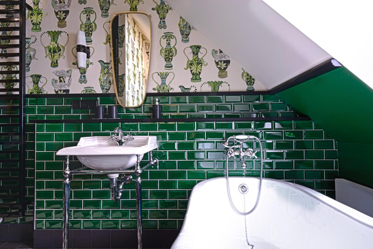 Bathroom 2, Cora Apartments, Leipzig