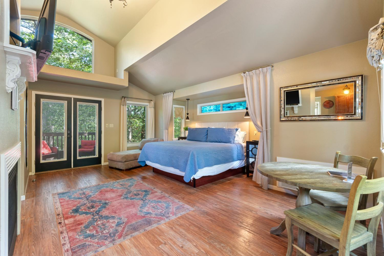 Bedroom 2, The Grand Treehouse Resort, Carroll