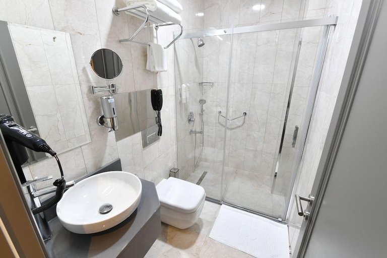 Bathroom 5, D'Lux Boutique Hotel, Başiskele