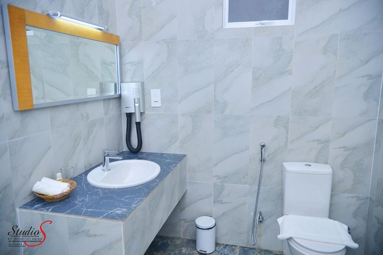 Bathroom 3, K & K Country Resorts, Minuwangoda