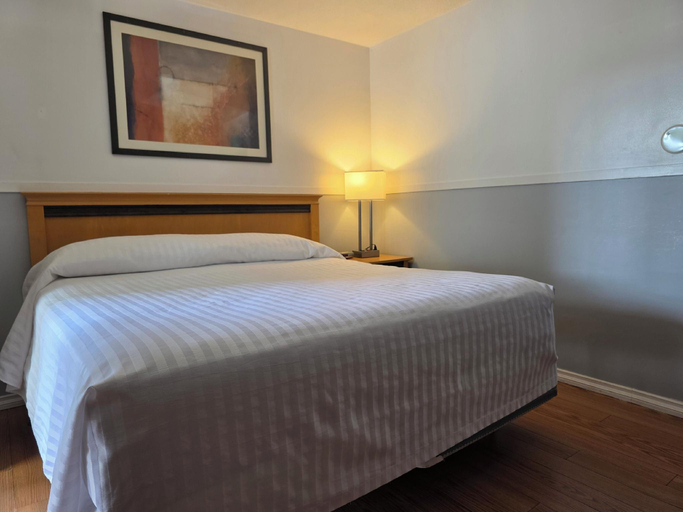 Bedroom 3, Falcon Nest Motel, Cowichan Valley