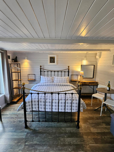 Bedroom 2, Loughview chalet, Antrim and Newtownabbey