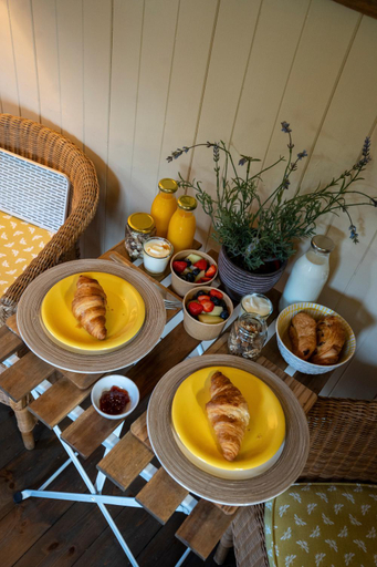 Food & Drinks 5, Ormesby Manor House & The Shepherds Huts & Well Lodge, Norfolk