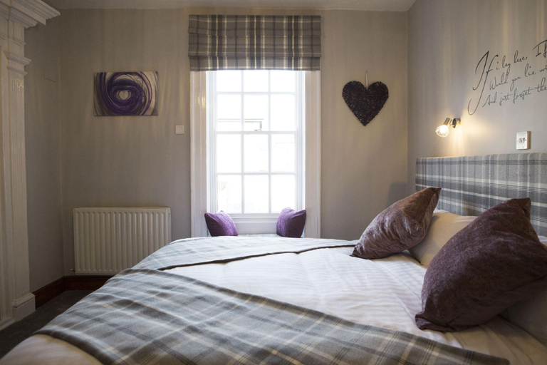 Bedroom 2, Crown and Cushion Appleby, Cumbria