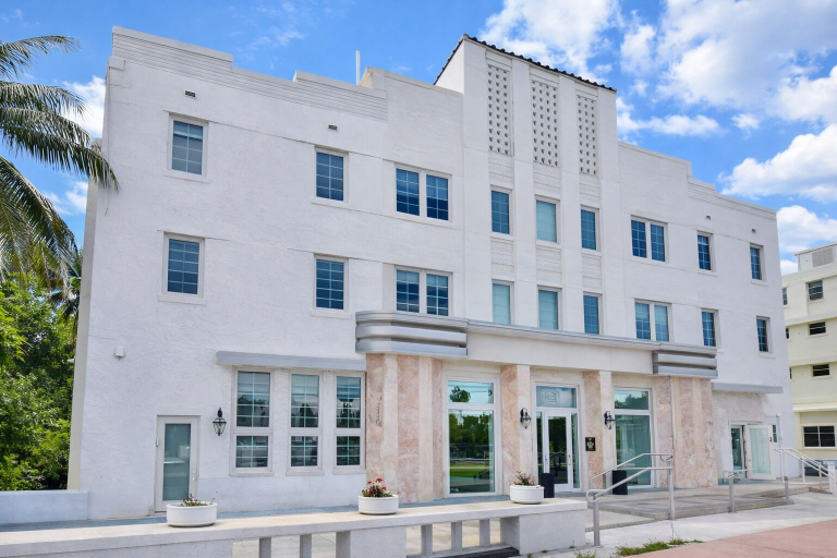 Exterior 2, Miami Beach Escape Inviting Studio, Miami-Dade